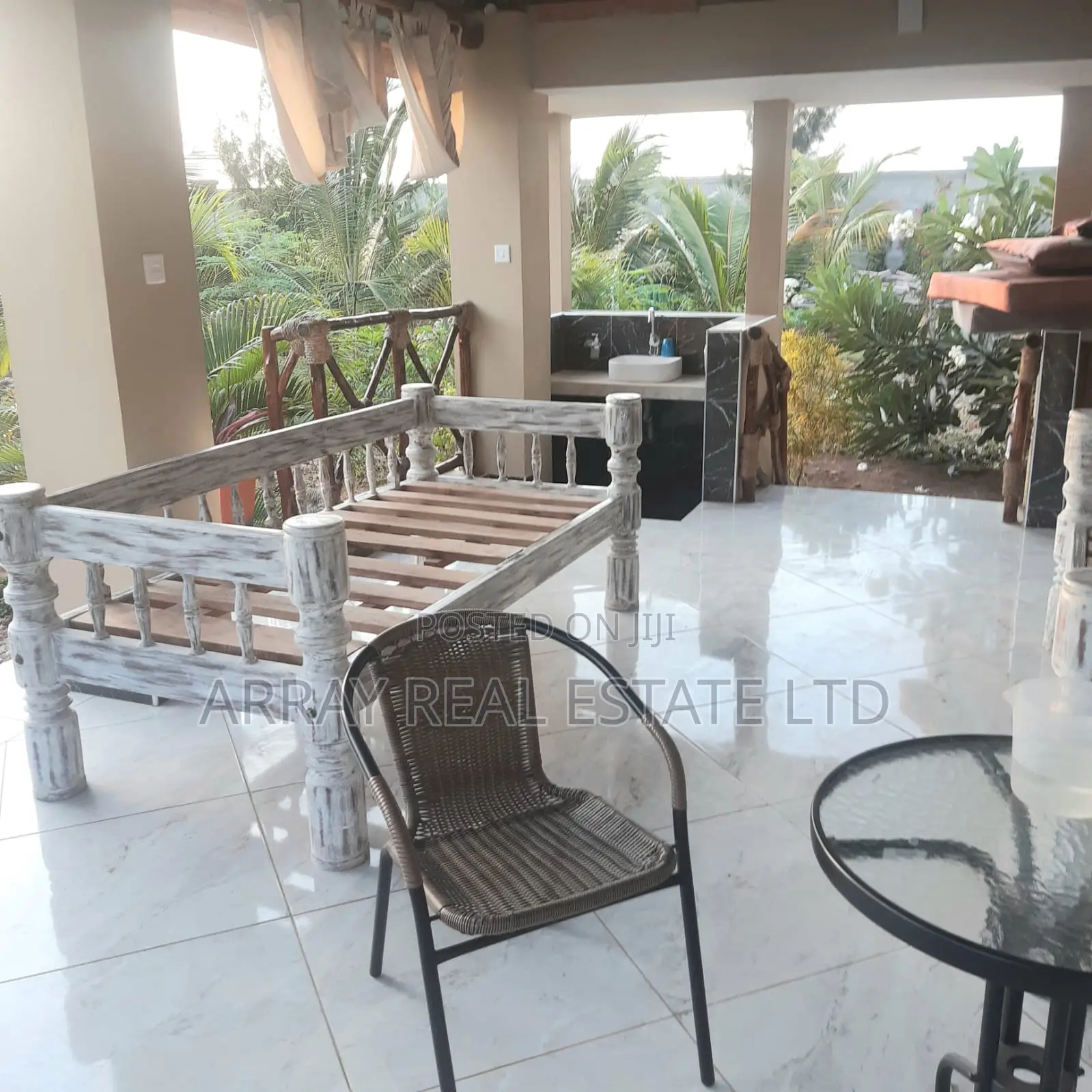 3bdrm Bungalow in Town Centre for sale