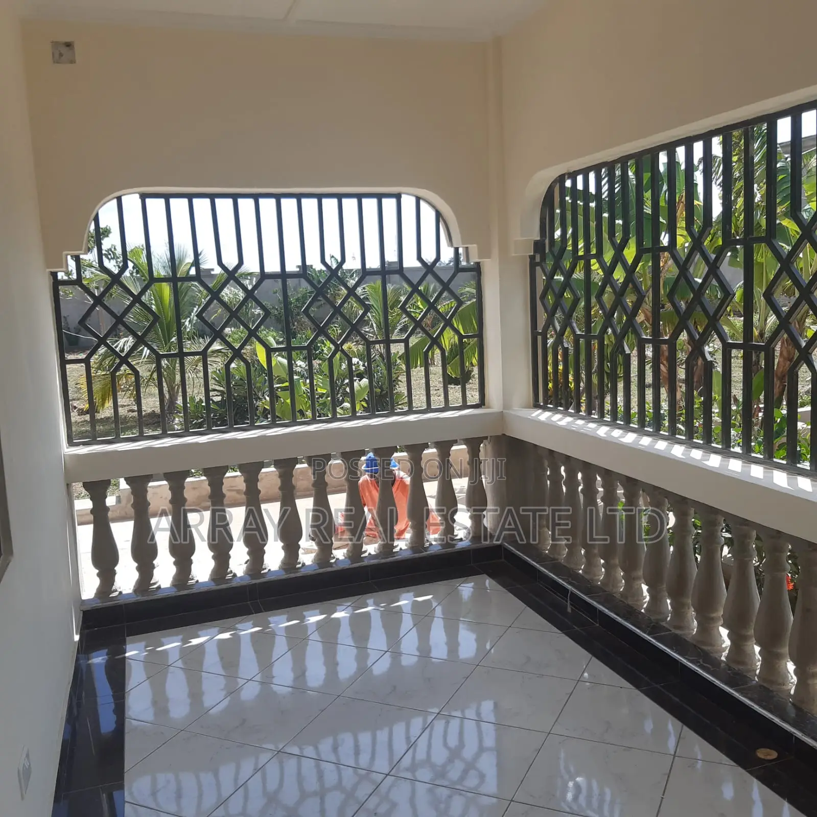 3bdrm Bungalow in Town Centre for sale