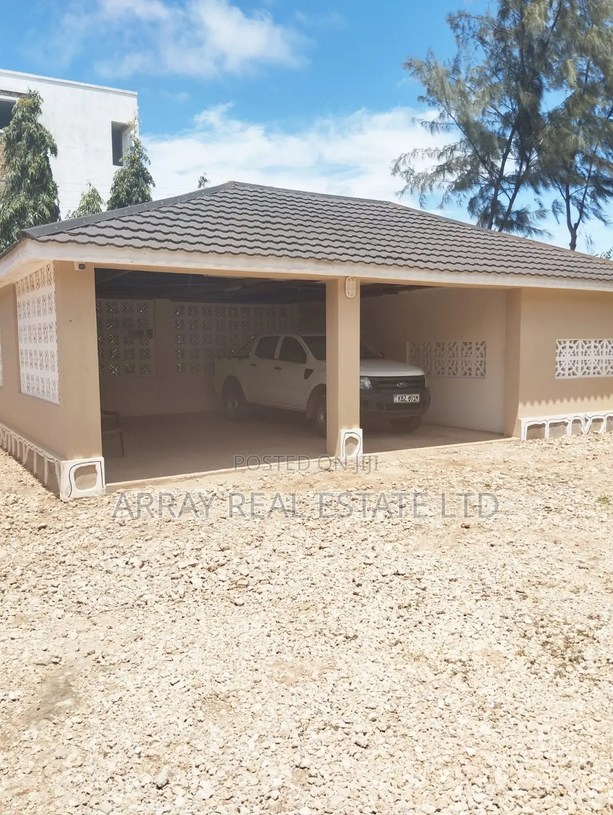 3bdrm Bungalow in Town Centre for sale