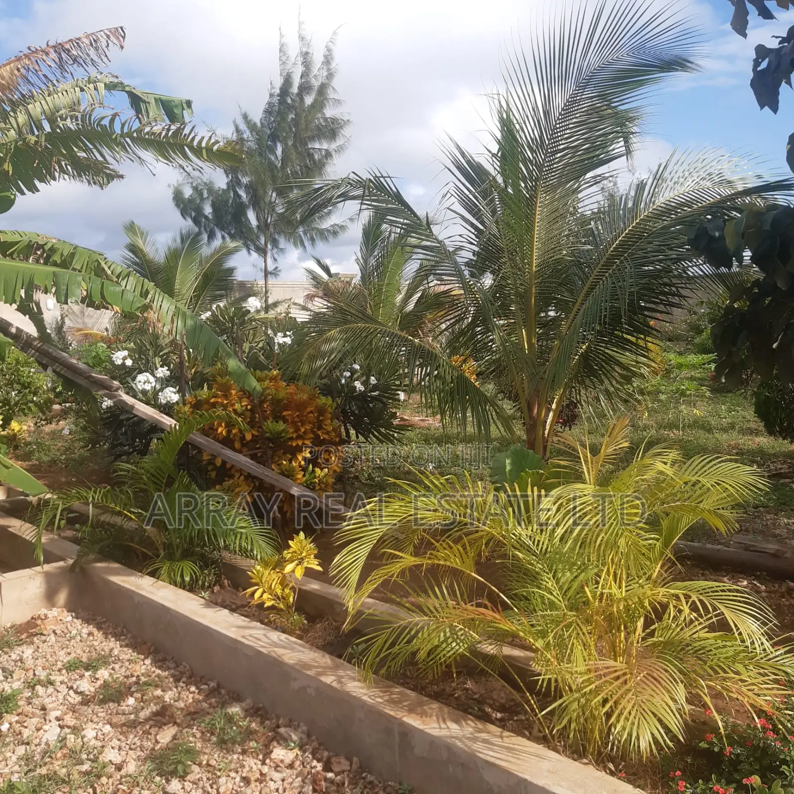 3bdrm Bungalow in Town Centre for sale