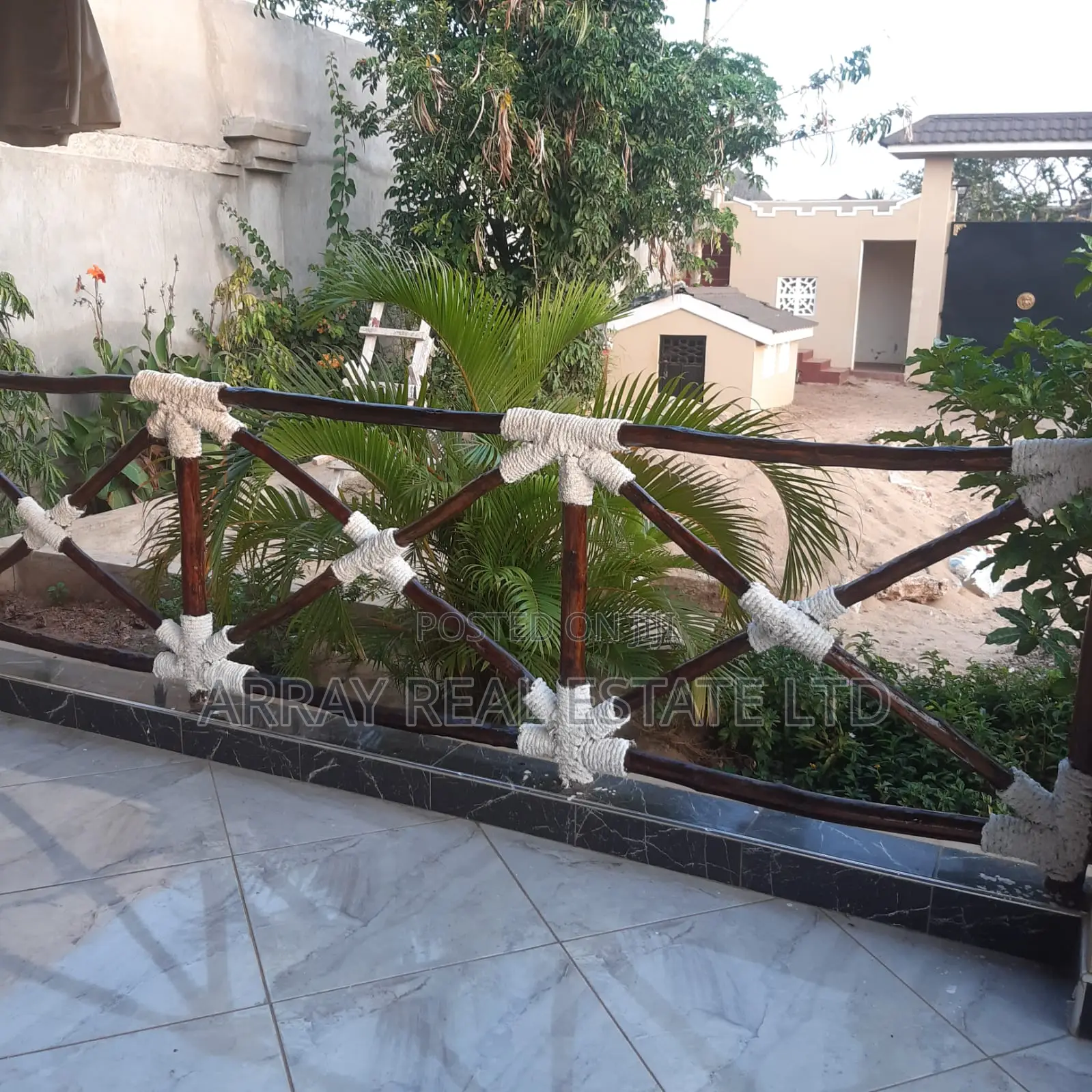 3bdrm Bungalow in Town Centre for sale