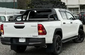 Toyota Hilux 2019 White