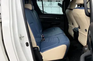 Toyota Hilux 2019 White