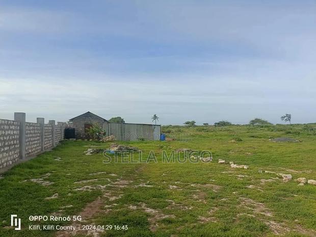 Prime 1 Acre Beachfront - thumbnail 2