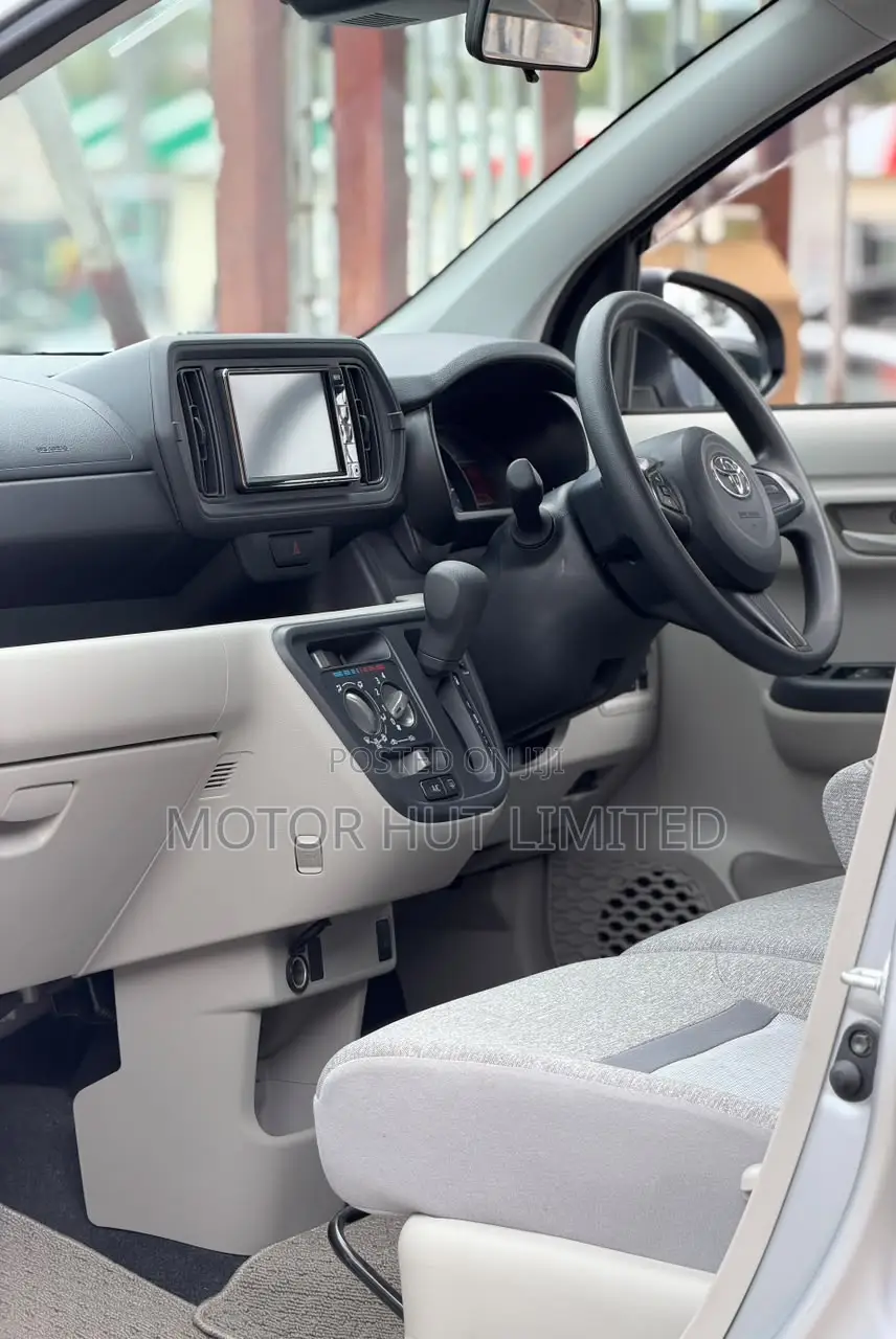 Toyota Passo 1.0 FWD 2019 Silver