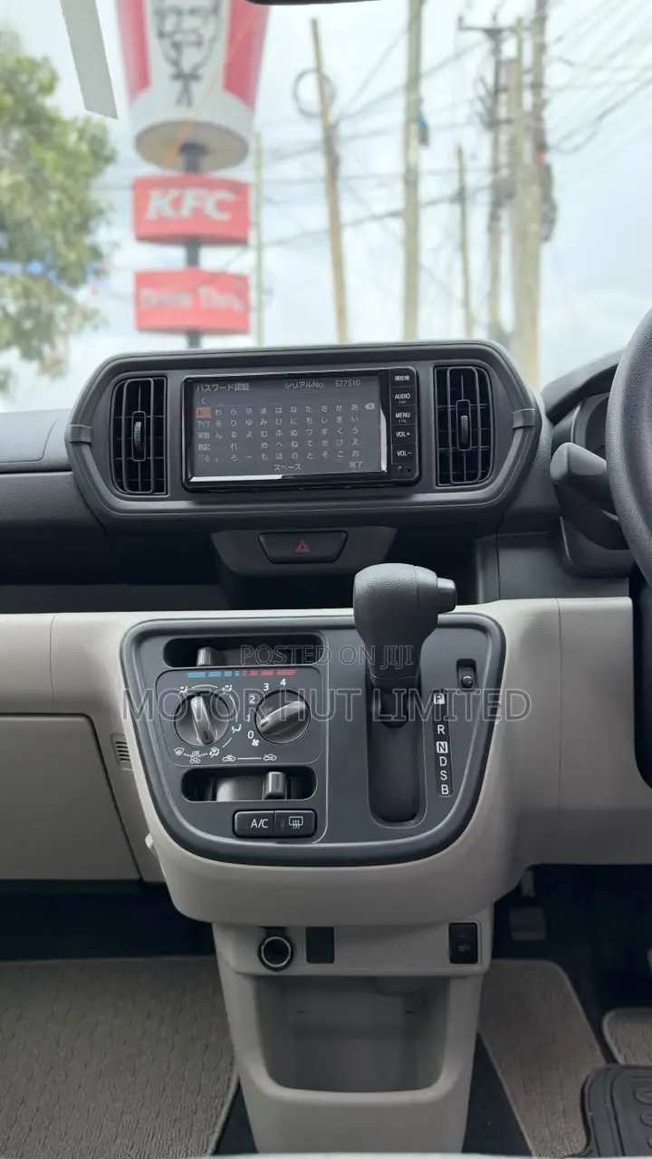 Toyota Passo 1.0 FWD 2019 Silver