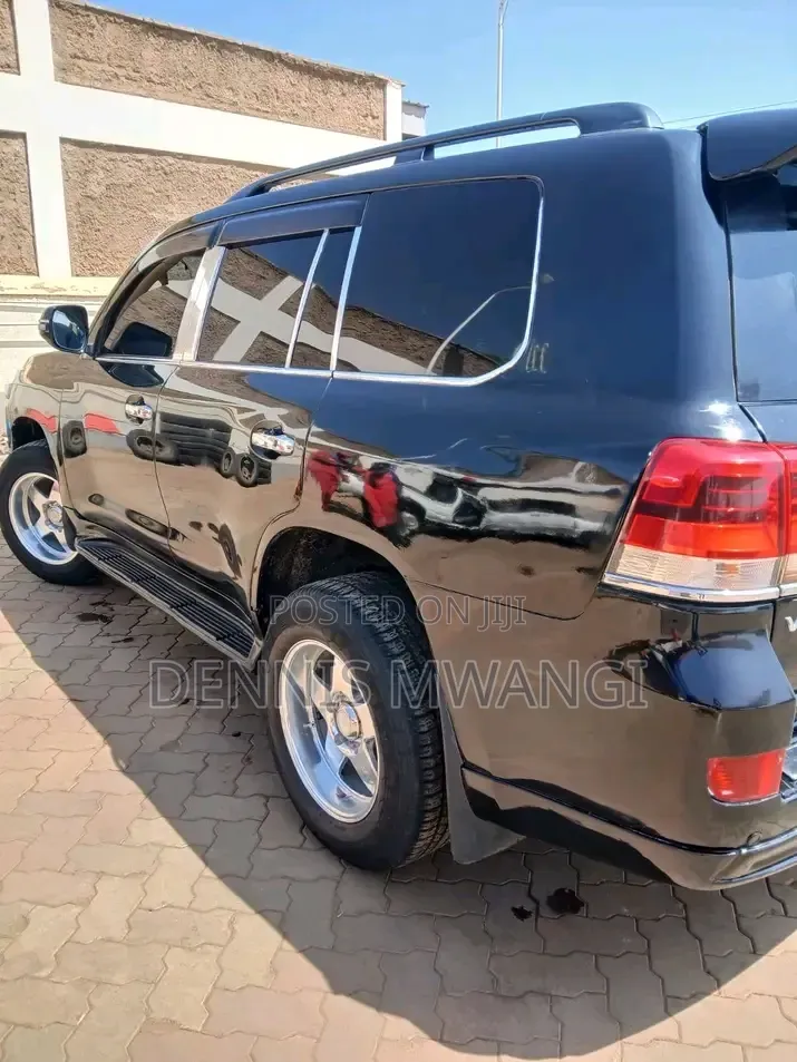 Toyota Land Cruiser 5.7 V8 2009 Black