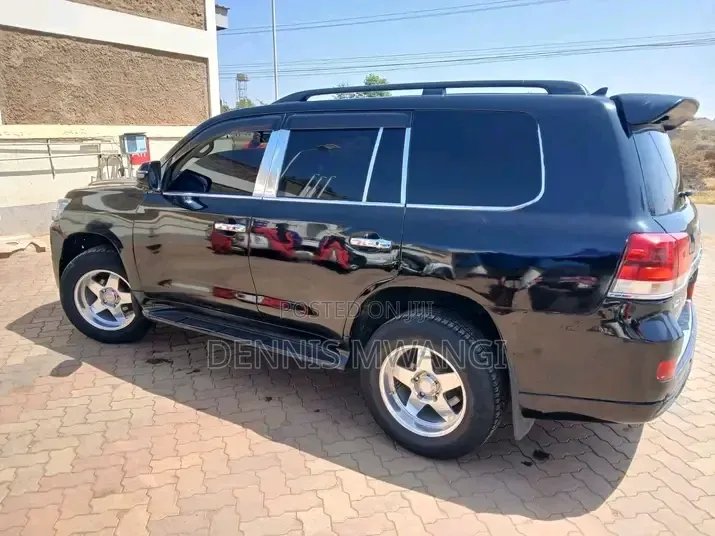 Toyota Land Cruiser 5.7 V8 2009 Black