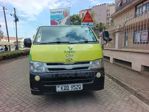 Toyota HiAce 2012 Yellow