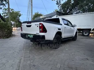 New Toyota Hilux 2025 White