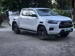 New Toyota Hilux 2025 White