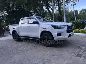 New Toyota Hilux 2025 White