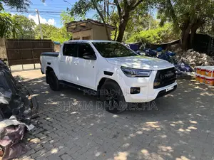 New Toyota Hilux 2025 White