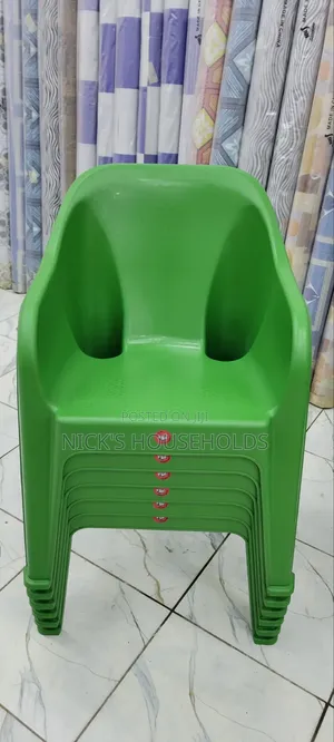 Low-Back Molded Plastic Chair With Wide Armrests and a Spacious Seat