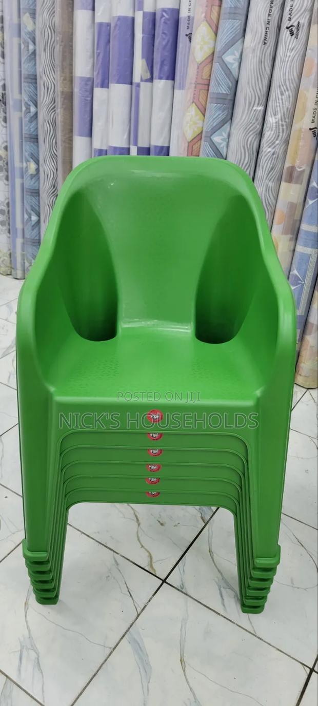 Low-Back Molded Plastic Chair With Wide Armrests and a Spacious Seat - main view