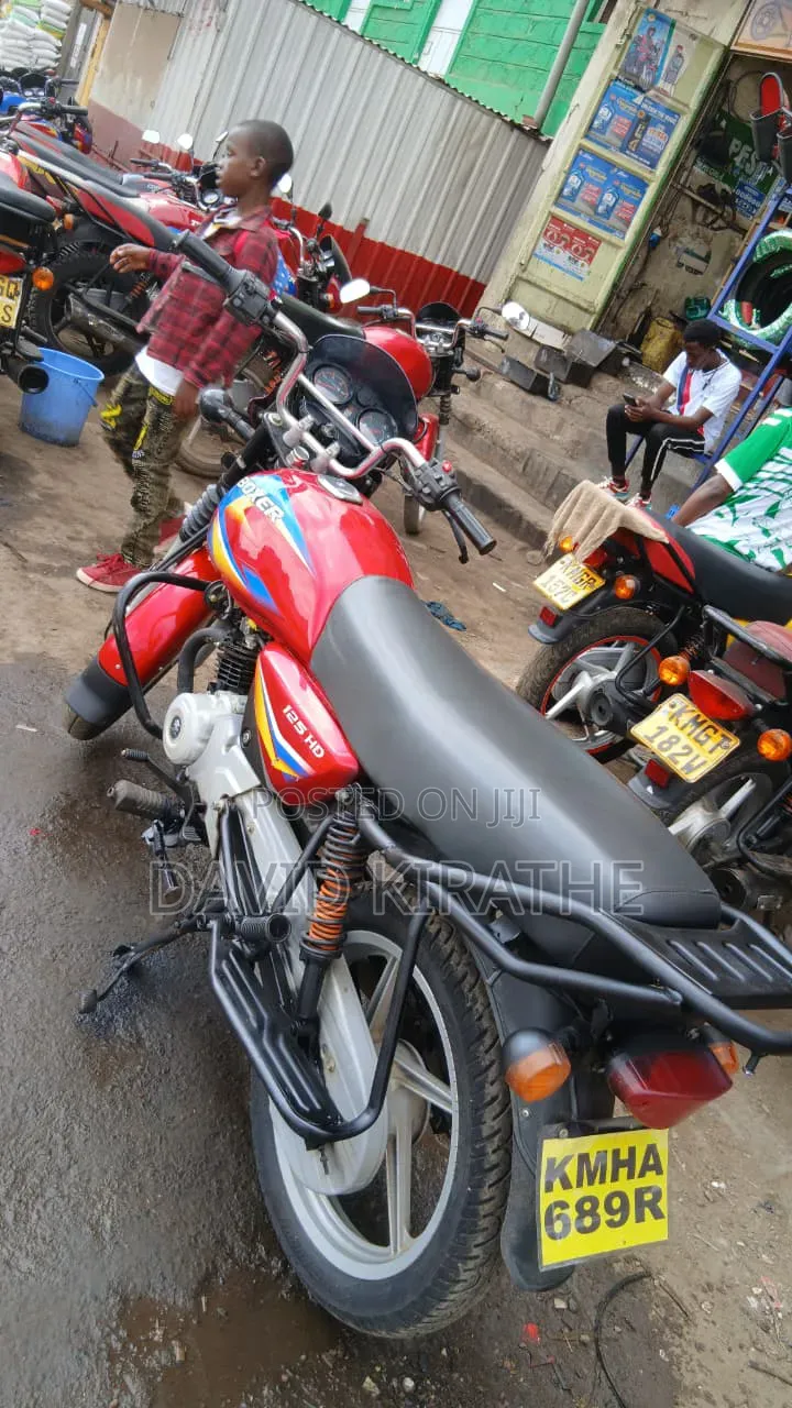 Bajaj Boxer 125 2024 Red