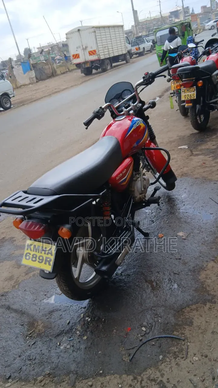 Bajaj Boxer 125 2024 Red