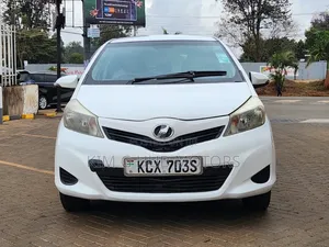 Toyota Vitz 1.3 FWD 5dr 2012 Pearl