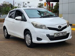 Toyota Vitz 1.3 FWD 5dr 2012 Pearl
