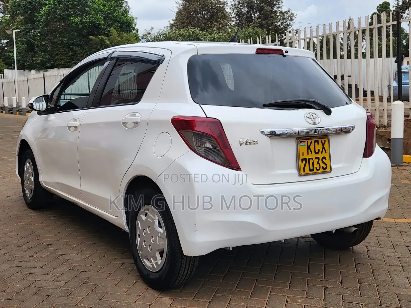 Toyota Vitz 1.3 FWD 5dr 2012 Pearl