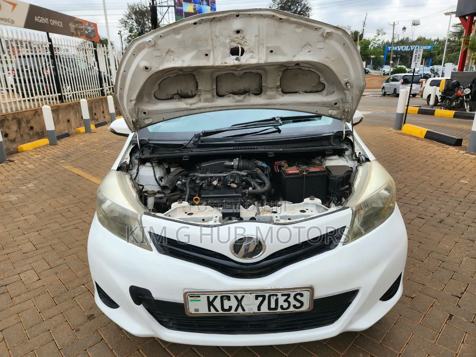 Toyota Vitz 1.3 FWD 5dr 2012 Pearl