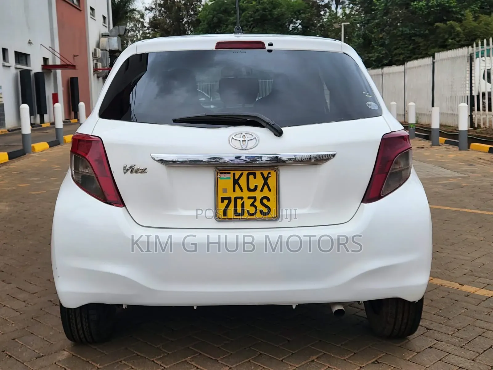 Toyota Vitz 1.3 FWD 5dr 2012 Pearl