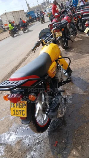 Bajaj Boxer 125 2024 Yellow