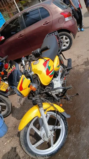 Bajaj Boxer 125 2024 Yellow