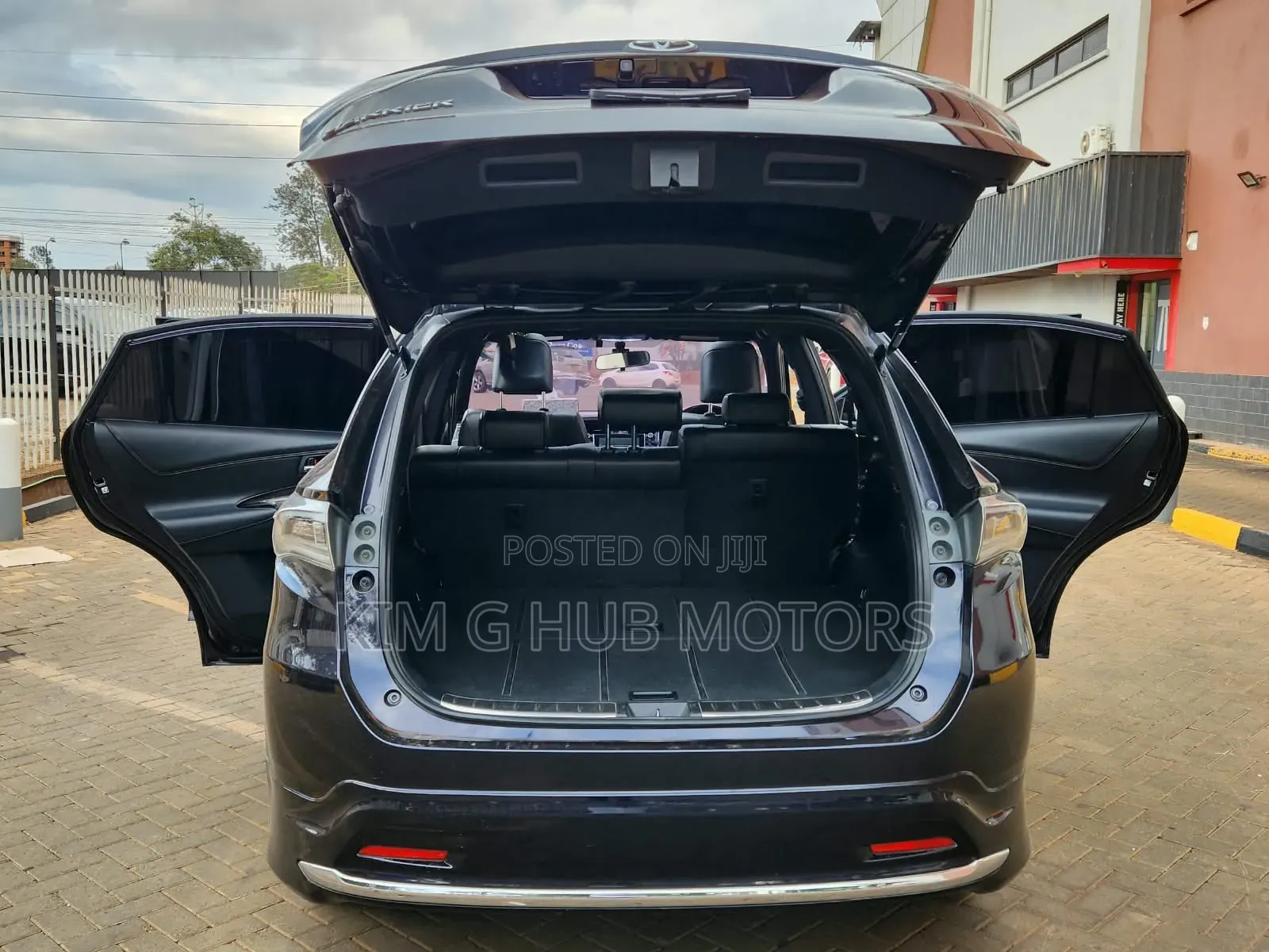 Toyota Harrier 2.0 2014 Black