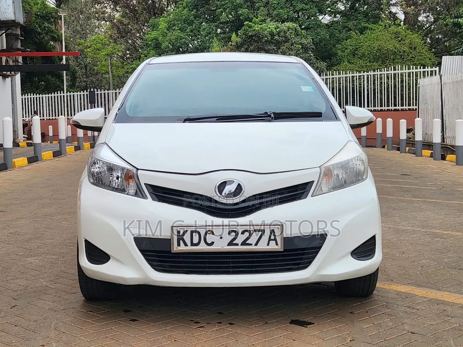 Toyota Vitz 1.3 FWD 5dr 2014 Pearl