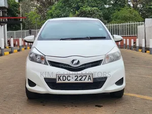 Toyota Vitz 1.3 FWD 5dr 2014 Pearl