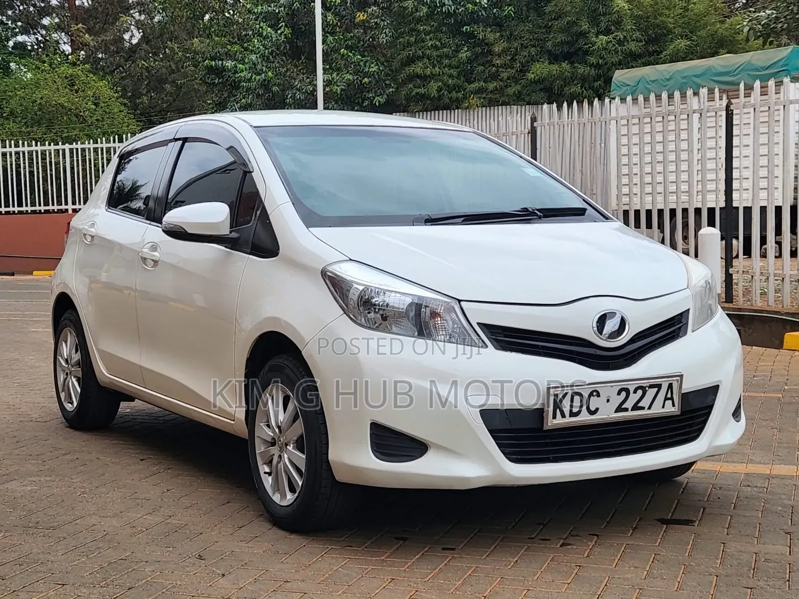 Toyota Vitz 1.3 FWD 5dr 2014 Pearl