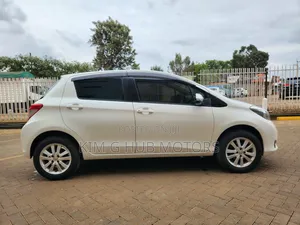 Toyota Vitz 1.3 FWD 5dr 2014 Pearl