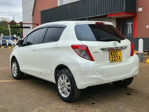 Toyota Vitz 1.3 FWD 5dr 2014 Pearl