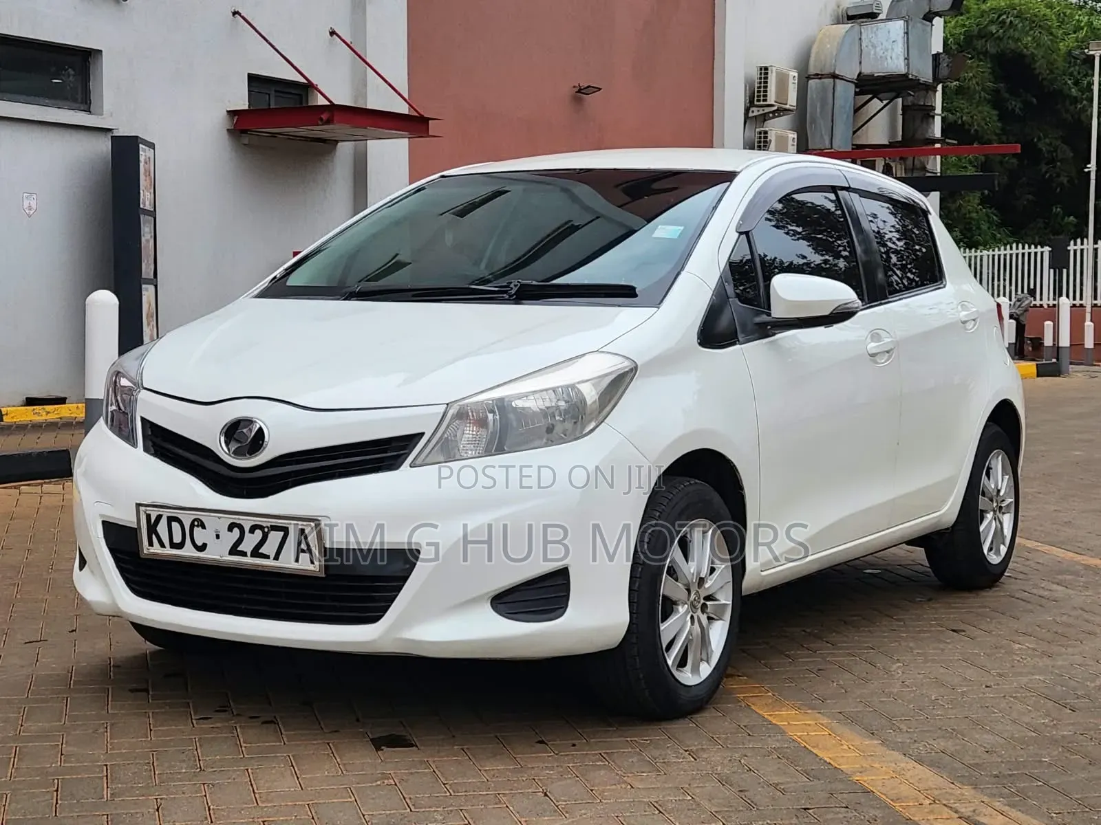 Toyota Vitz 1.3 FWD 5dr 2014 Pearl
