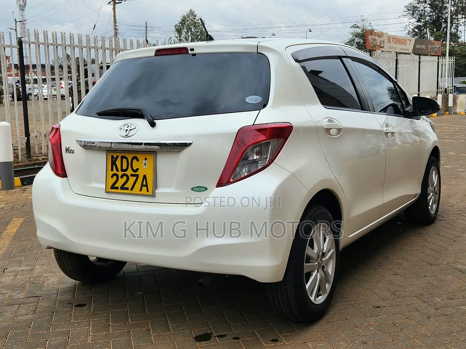 Toyota Vitz 1.3 FWD 5dr 2014 Pearl
