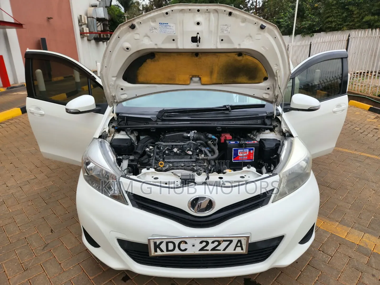 Toyota Vitz 1.3 FWD 5dr 2014 Pearl