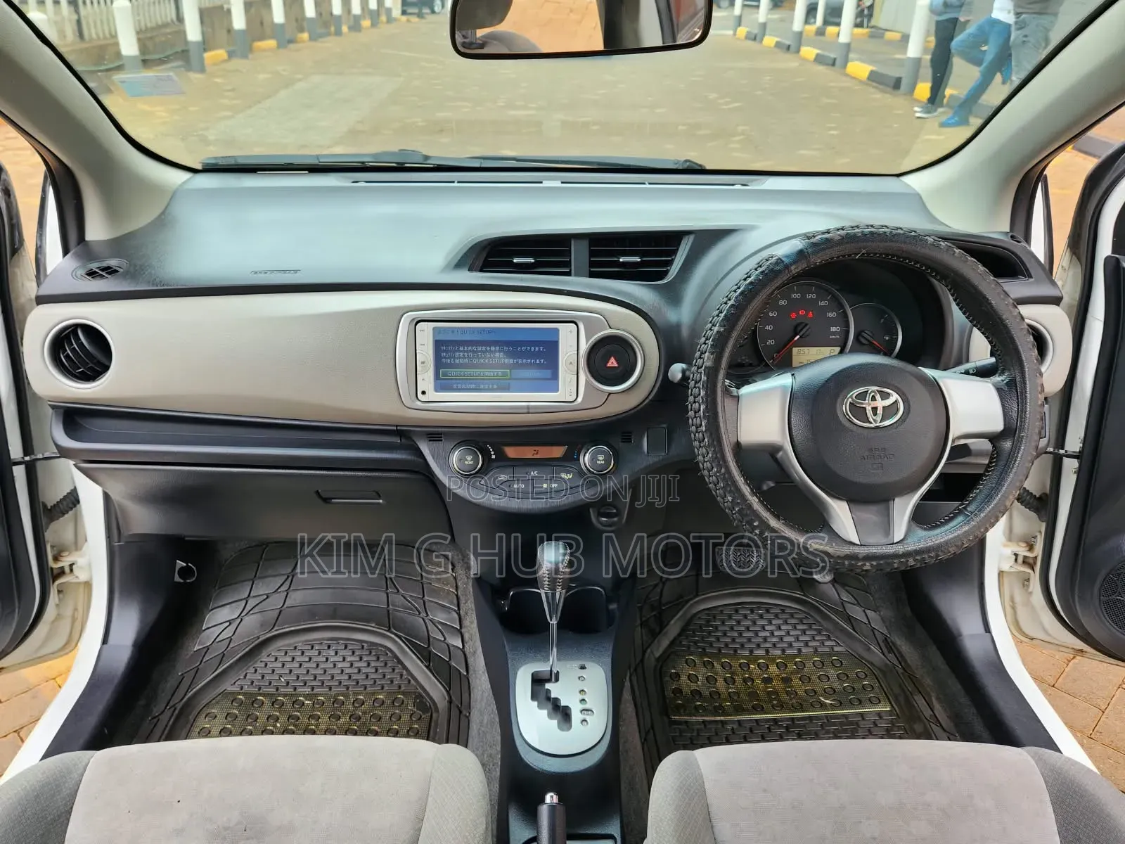 Toyota Vitz 1.3 FWD 5dr 2014 Pearl