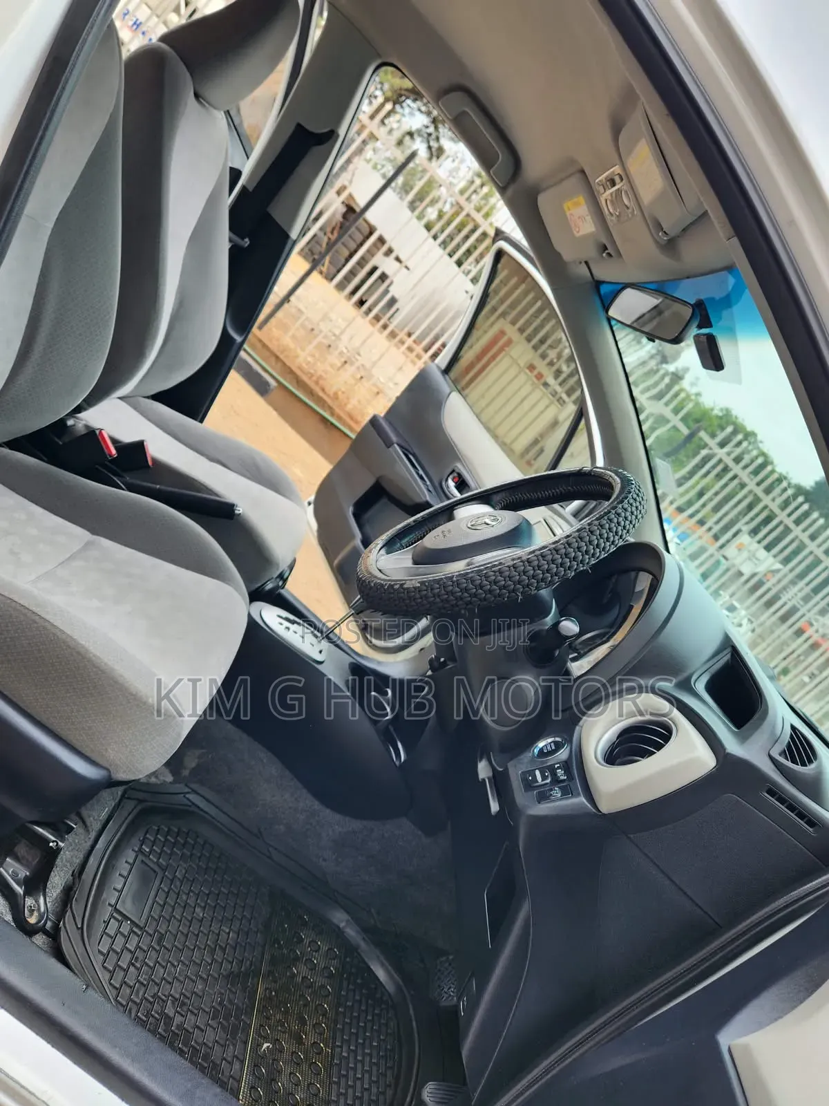 Toyota Vitz 1.3 FWD 5dr 2014 Pearl