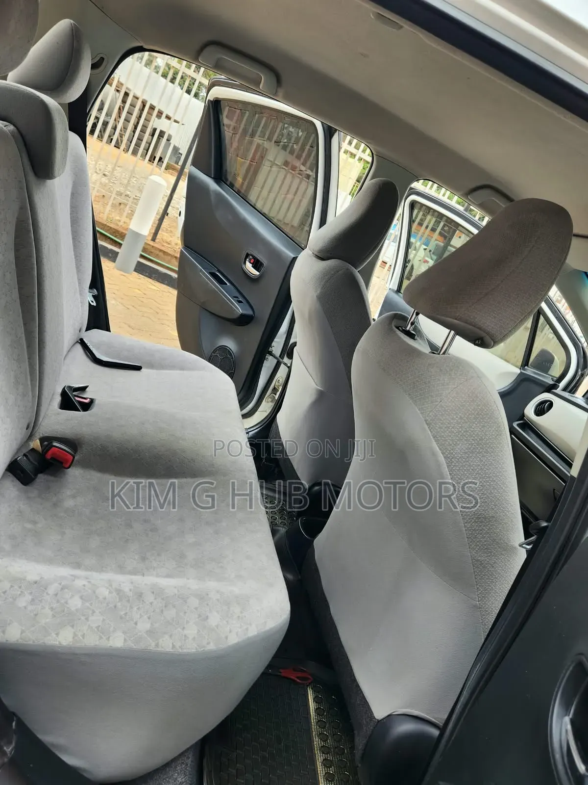 Toyota Vitz 1.3 FWD 5dr 2014 Pearl