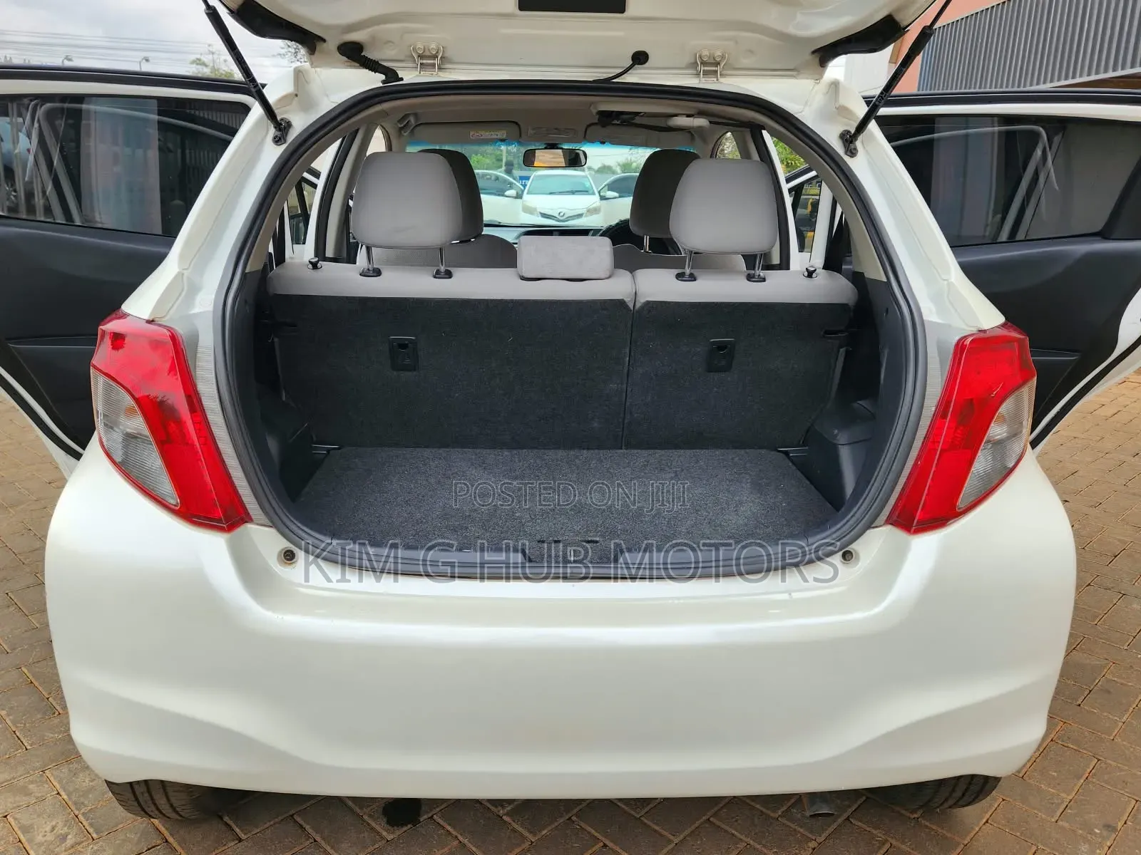 Toyota Vitz 1.3 FWD 5dr 2014 Pearl