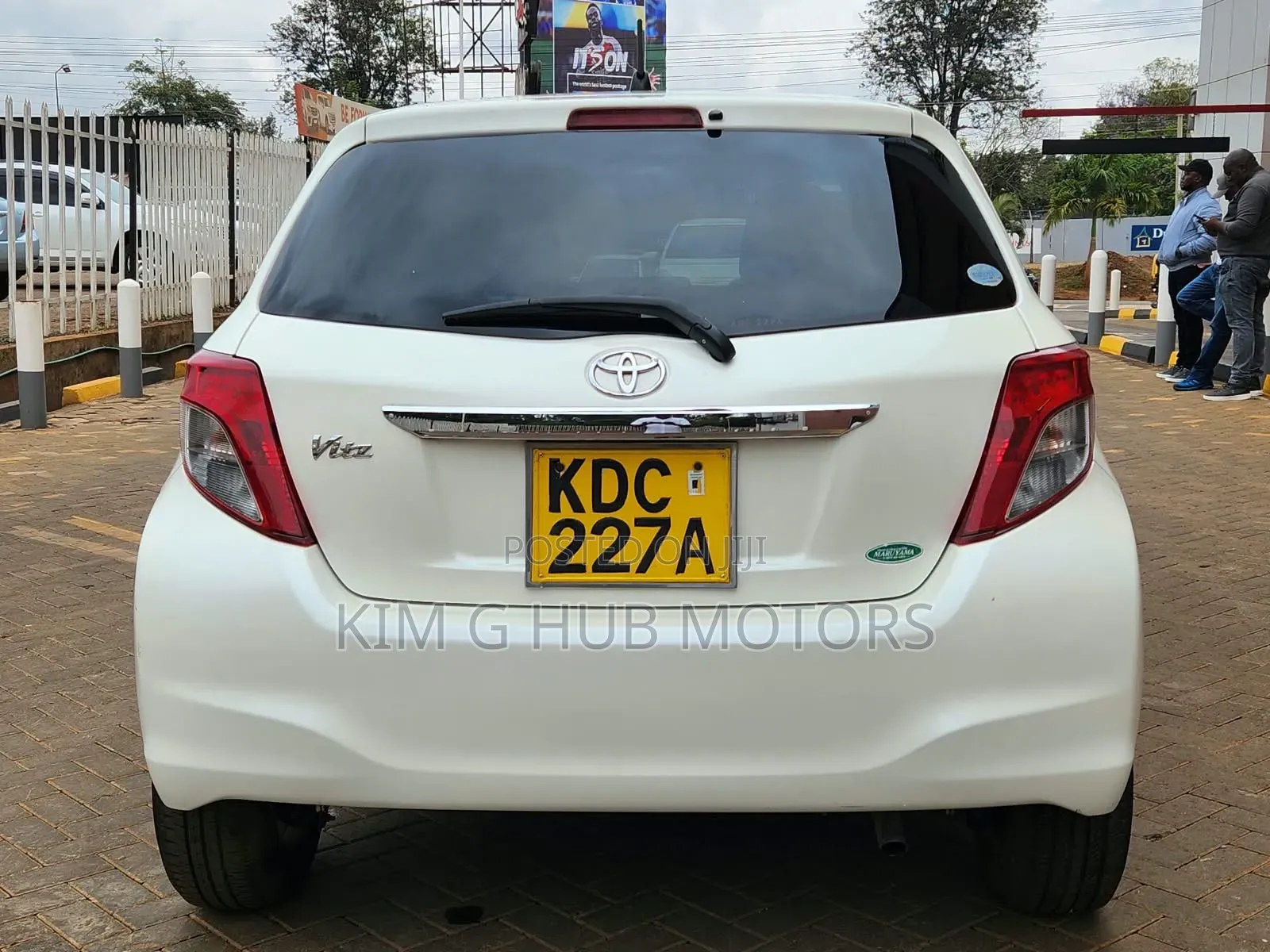 Toyota Vitz 1.3 FWD 5dr 2014 Pearl