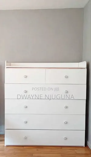 White Chest Drawer ,6 Drawers,clean Like New