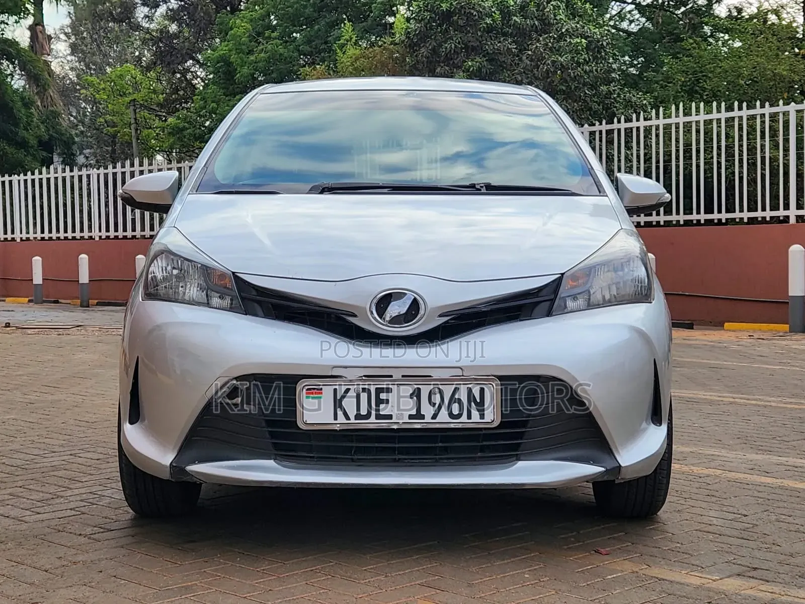 Toyota Vitz 1.3 FWD 5dr 2015 Silver