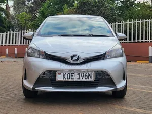 Toyota Vitz 1.3 FWD 5dr 2015 Silver