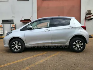 Toyota Vitz 1.3 FWD 5dr 2015 Silver