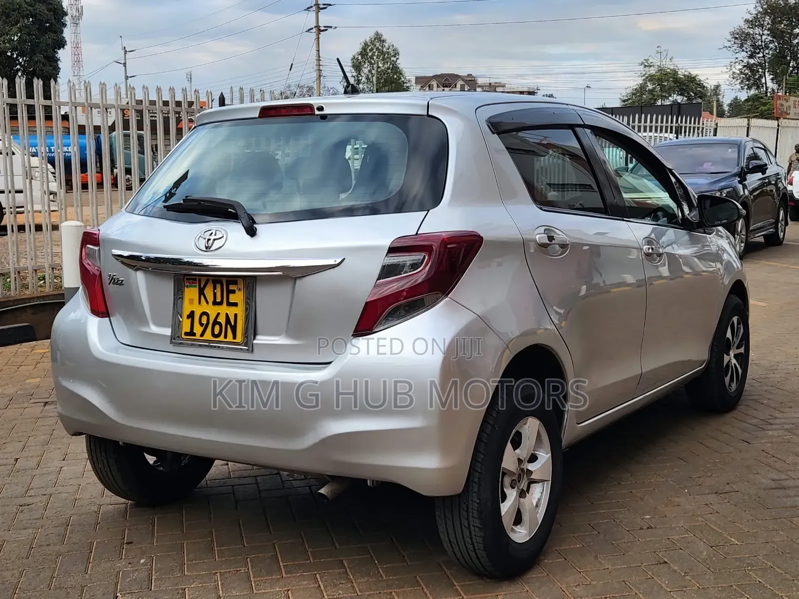 Toyota Vitz 1.3 FWD 5dr 2015 Silver