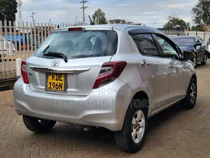 Toyota Vitz 1.3 FWD 5dr 2015 Silver