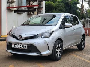 Toyota Vitz 1.3 FWD 5dr 2015 Silver