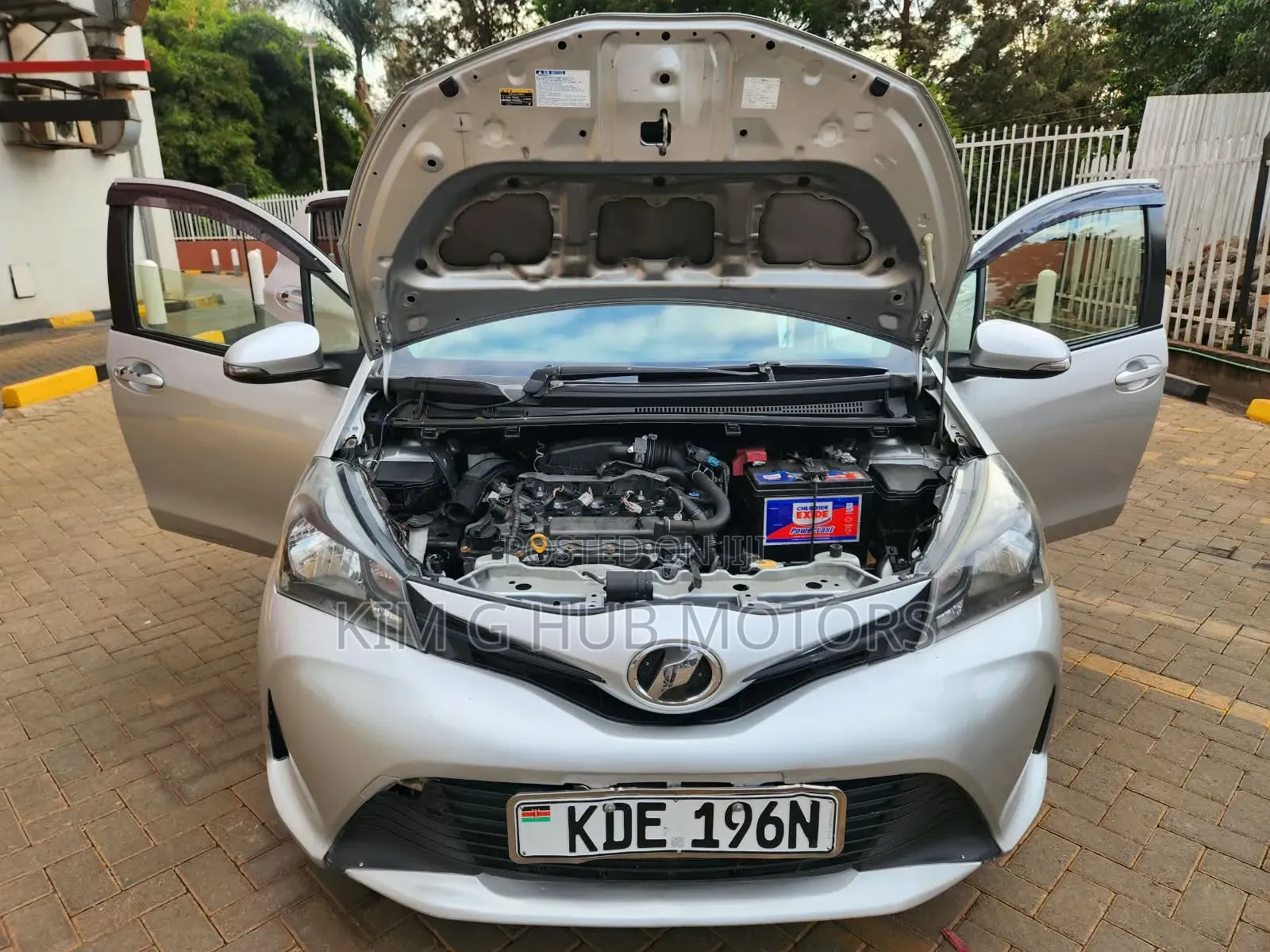 Toyota Vitz 1.3 FWD 5dr 2015 Silver